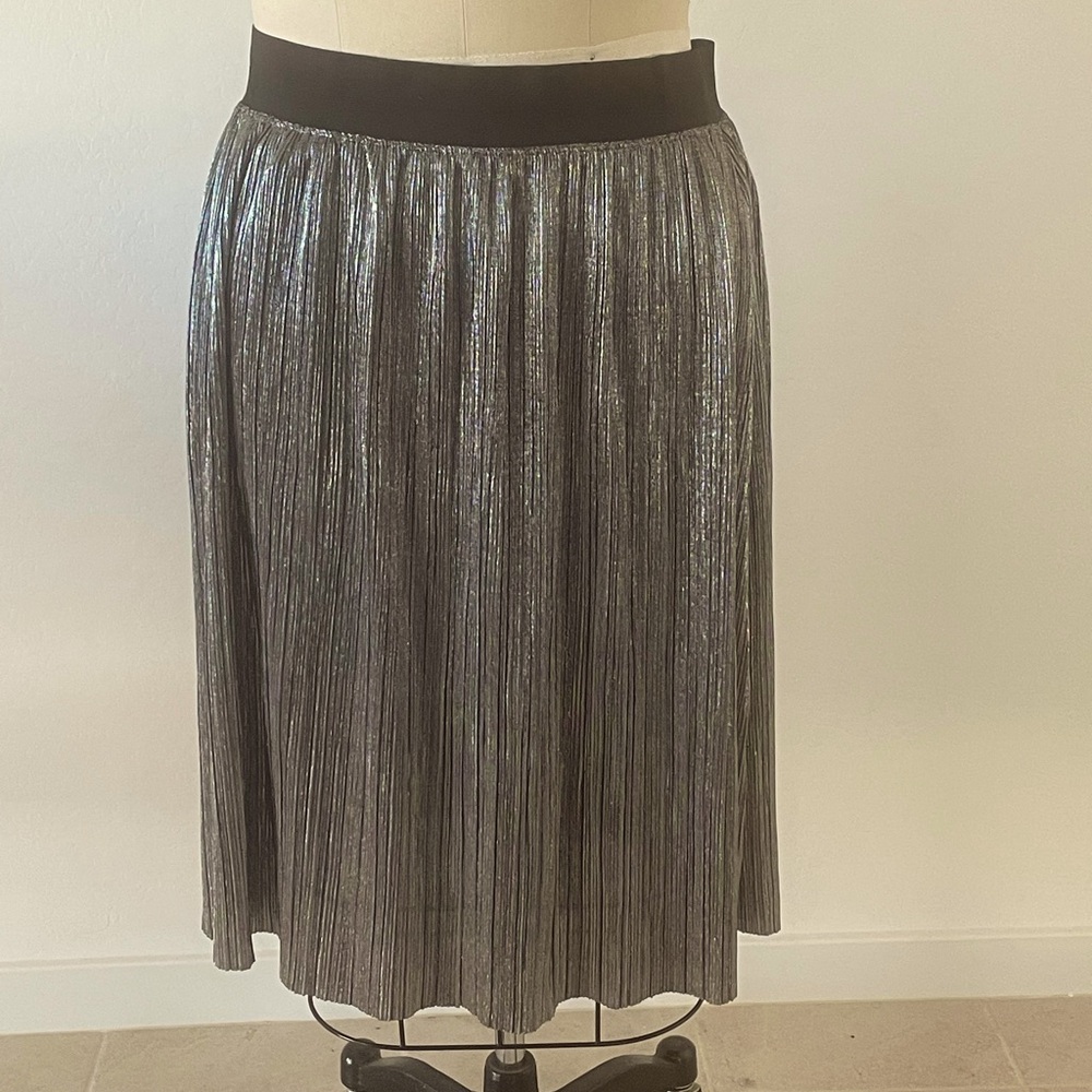 Pleated midi skirt